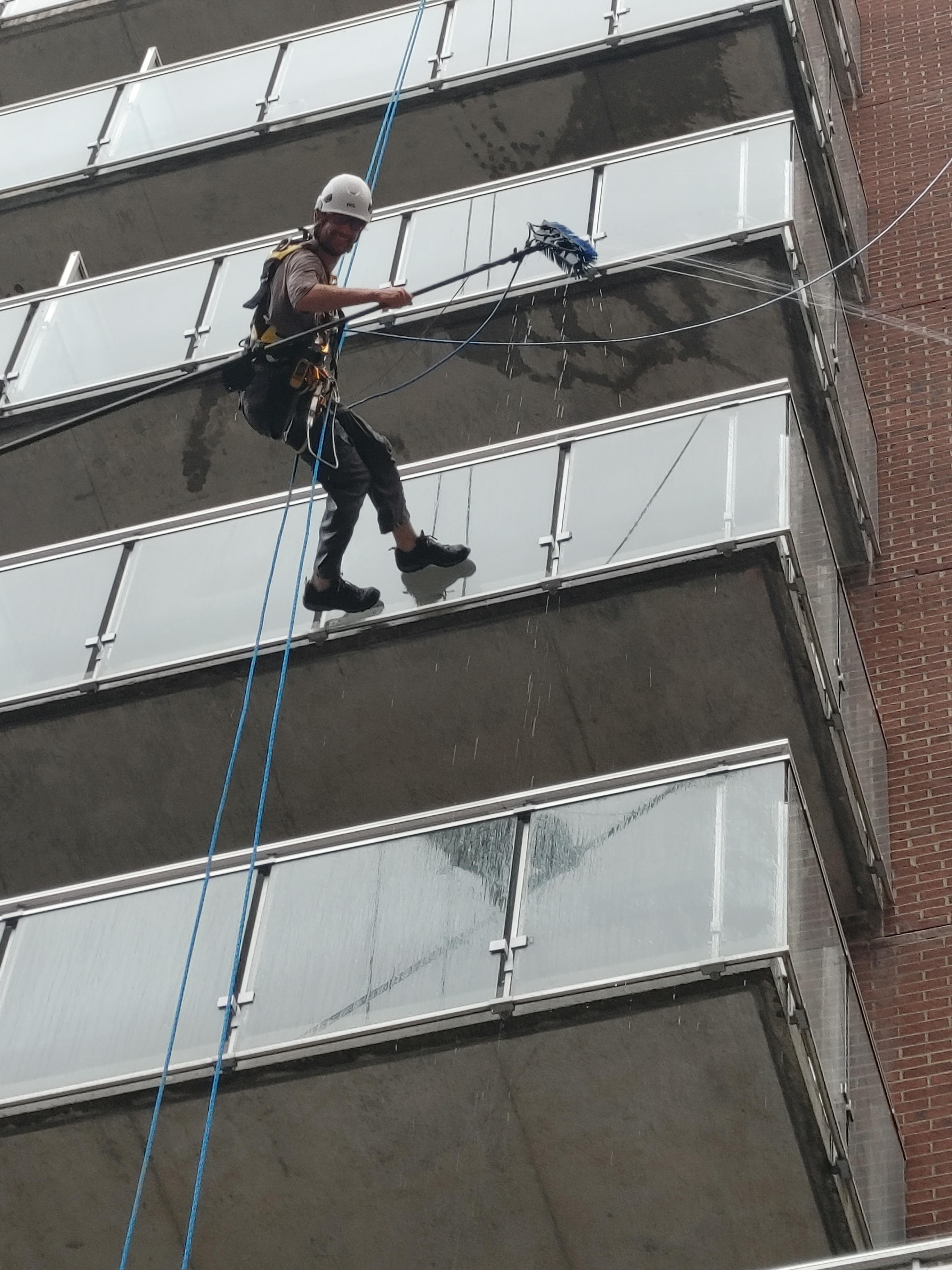 Safety-first balcony rope cleaning